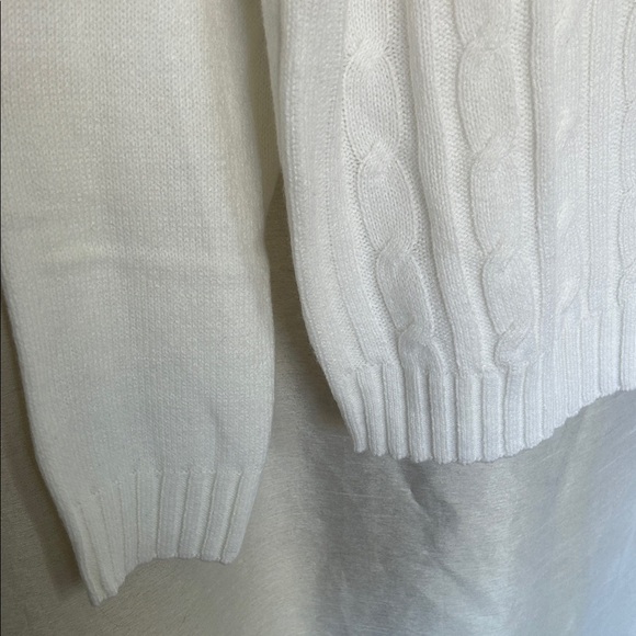 White V-Neck Cable Knit Sweater - Picture 4 of 6